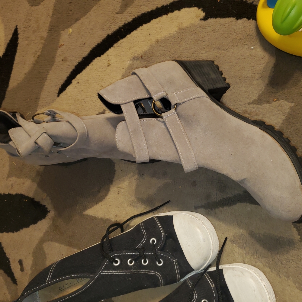 Gray Heeled Boots with Elegant Design